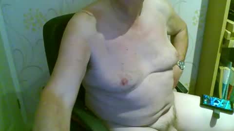 suffolkboy4 online show from December 4, 11:46 pm