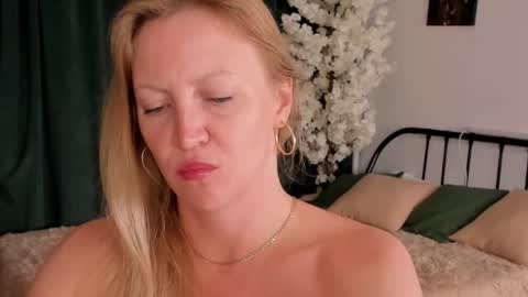 sugamomy online show from September 15, 12:10 am