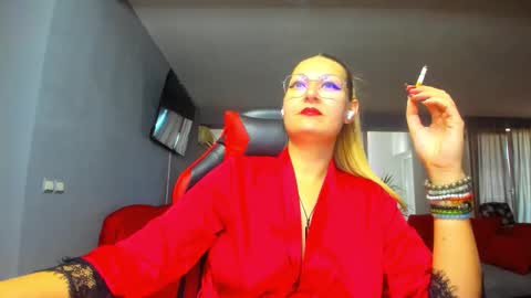 May online show from November 21, 9:19 am