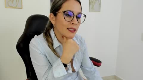 sugar_milff online show from December 19, 5:18 pm