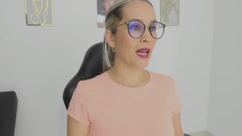 sugar_milff online show from September 13, 1:22 pm