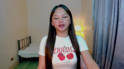 Snapshot of sugar_munch chatting on March 5, 5:08 pm Cheska online show from March 5, 5:08 pm