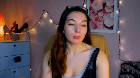 Snapshot of sugar_xmegan chatting on December 11, 5:48 pm Megan online show from December 11, 5:48 pm