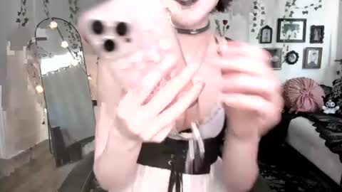 Ella online show from July 8, 1:26 pm