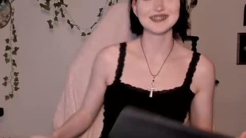 Ella online show from August 4, 4:26 am