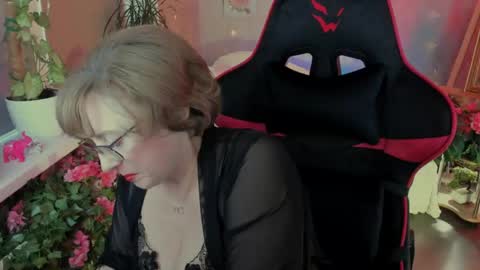 Vivien online show from June 10, 3:22 pm