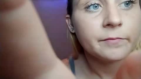 Pretty skye online show from September 23, 4:04 am