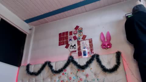 Snapshot of suggabrown_ chatting on December 6, 2:17 pm suggabrown_ online show from December 6, 2:17 pm