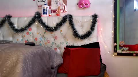 Snapshot of suggabrown_ chatting on December 19, 1:07 pm suggabrown_ online show from December 19, 1:07 pm