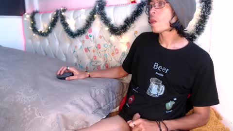 Snapshot of suggabrown_ chatting on January 1, 5:00 pm suggabrown_ online show from January 1, 5:00 pm