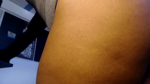 Snapshot of suggabrown_ chatting on January 7, 3:12 pm suggabrown_ online show from January 7, 3:12 pm