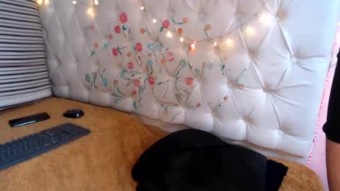 Snapshot of suggabrown_ chatting on February 27, 1:28 pm suggabrown_ online show from February 27, 1:28 pm