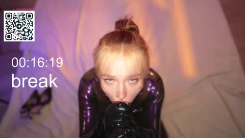 Snapshot of suk_ki chatting on February 17, 3:03 am Lika ginger Jessy blond online show from February 17, 3:03 am