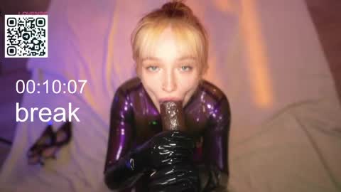 Snapshot of suk_ki chatting on April 5, 4:42 am Lika ginger Jessy blond online show from April 5, 4:42 am