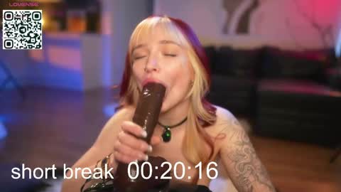 Snapshot of suk_ki chatting on April 24, 3:09 am Lika ginger Jessy blond online show from April 24, 3:09 am
