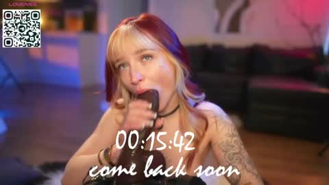 Snapshot of suk_ki chatting on May 19, 3:57 am Lika ginger Jessy blond online show from May 19, 3:57 am