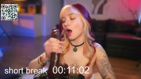 Snapshot of suk_ki chatting on May 30, 3:03 am Lika ginger Jessy blond online show from May 30, 3:03 am