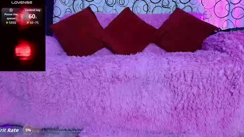 Snapshot of sukifuyu__ chatting on September 25, 2:48 am online show from September 25, 2:48 am