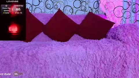 Snapshot of sukifuyu__ chatting on October 16, 2:01 am online show from October 16, 2:01 am