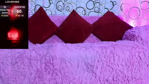 Snapshot of sukifuyu__ chatting on November 27, 2:19 pm online show from November 27, 2:19 pm