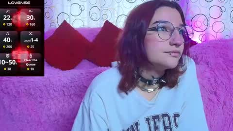 Snapshot of sukifuyu__ chatting on December 1, 9:20 pm online show from December 1, 9:20 pm