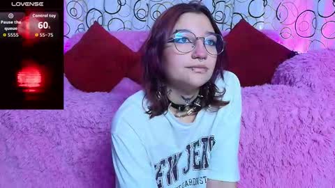 Snapshot of sukifuyu__ chatting on December 2, 1:39 pm online show from December 2, 1:39 pm