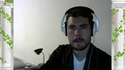 Snapshot of sultansgirls chatting on October 4, 4:43 am The Sultan online show from October 4, 4:43 am