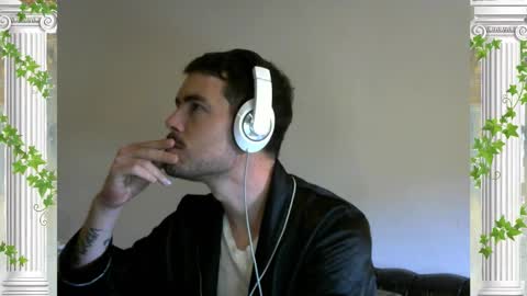 Snapshot of sultansgirls chatting on October 28, 9:17 pm The Sultan online show from October 28, 9:17 pm