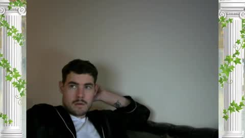 Snapshot of sultansgirls chatting on October 29, 9:22 am The Sultan online show from October 29, 9:22 am