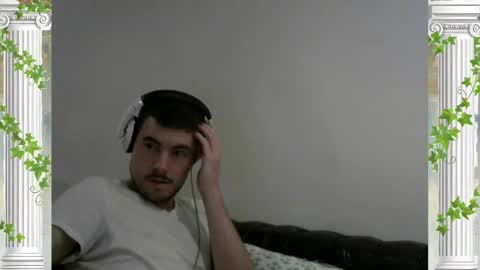 Snapshot of sultansgirls chatting on October 31, 7:31 am The Sultan online show from October 31, 7:31 am