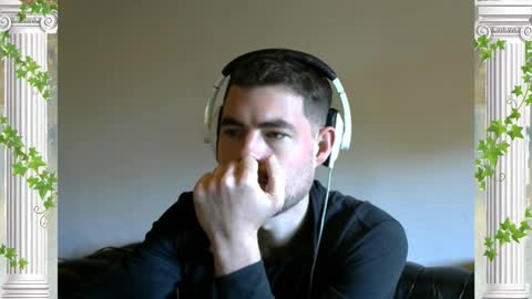 Snapshot of sultansgirls chatting on October 31, 9:05 pm The Sultan online show from October 31, 9:05 pm