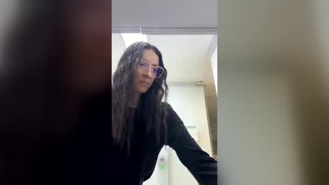 Snapshot of sulyrouse chatting on June 13, 4:05 pm suly online show from June 13, 4:05 pm