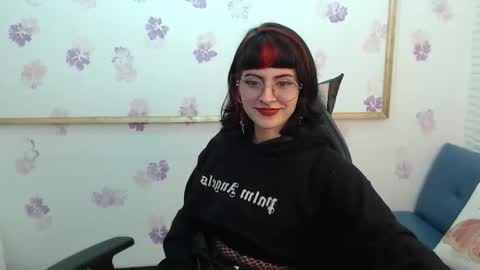 Snapshot of sumak_ chatting on March 27, 2:39 pm Sumak online show from March 27, 2:39 pm