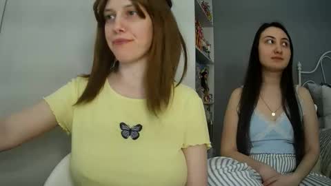 Snapshot of summerbluesky chatting on April 21, 2:34 pm summerbluesky online show from April 21, 2:34 pm