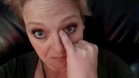 Summer Divine online show from November 1, 1:24 pm