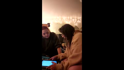 Snapshot of sun_flower_seeds chatting on December 5, 4:54 am sun_flower_seeds online show from December 5, 4:54 am