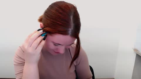 Snapshot of sun_lovely chatting on October 2, 2:35 pm Alexi online show from October 2, 2:35 pm