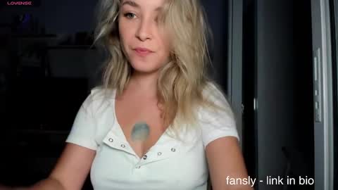 Hannah online show from December 9, 3:22 pm