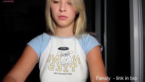 Hannah online show from February 22, 5:57 pm