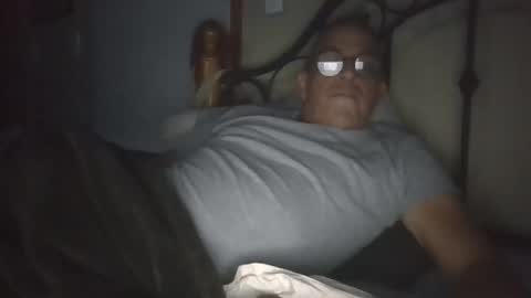 Snapshot of sundawg420m chatting on November 4, 4:22 am sundawg420m online show from November 4, 4:22 am