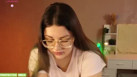Snapshot of sunflower0907 chatting on April 14, 8:09 am Tina. Im topless model online show from April 14, 8:09 am