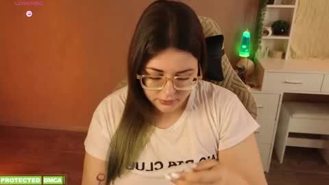 Snapshot of sunflower0907 chatting on April 28, 7:57 am Tina. Im topless model online show from April 28, 7:57 am