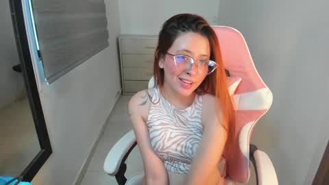 Snapshot of sunn_ray chatting on January 19, 8:09 pm IG zsun ray0 online show from January 19, 8:09 pm