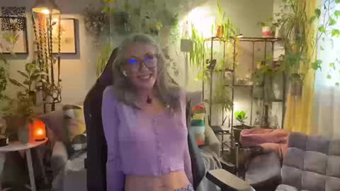 Hi Im Sunnie - Next show Friday August 1 online show from September 23, 4:10 pm