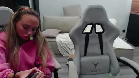 Alice and Sergey online show from September 23, 5:49 pm