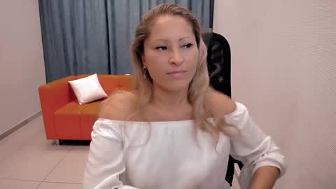 Sarah online show from September 13, 5:02 pm