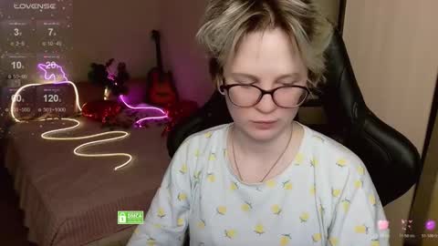 Snapshot of sunny_mood chatting on March 29, 6:24 am sunny mood online show from March 29, 6:24 am