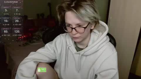 Snapshot of sunny_mood chatting on April 14, 4:29 am sunny mood online show from April 14, 4:29 am