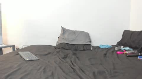 Snapshot of sunnyandevan chatting on December 13, 9:52 pm Christian Vanessa online show from December 13, 9:52 pm