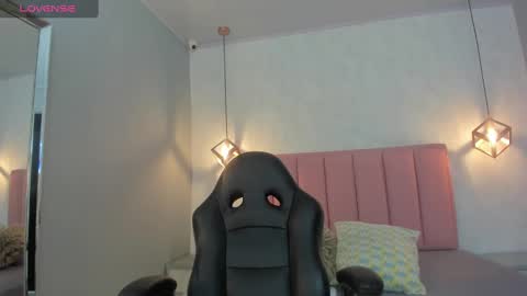  S U N N Y online show from November 10, 12:37 pm